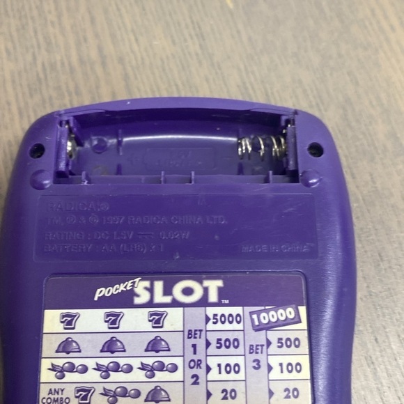 Vtg Radica Pocket Slots Handheld Battery Operated Electronic Gambling Fun Game - Picture 2 of 3